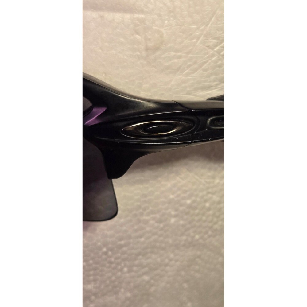 Oakley sunglasses in excellent condition - Picture 3 of 4